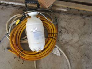lot 195 image: F10 master water pressure bottle, water hose yellow and water hose green and white