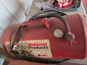 lot 201 image: Midwest products Mobil air tank and a B&D air station