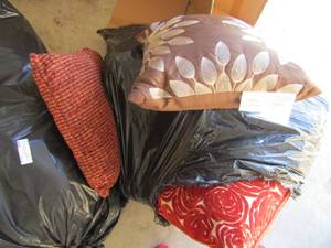 lot 214 image: Bags of decorative pillows