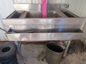 lot 210 image: STAINLESS STEEL EagleShop wash tableSINK  33x36x23