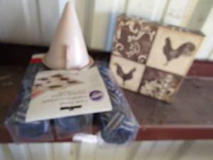 lot 230 image: 3 napkin ring boxes , Rooster dcor canvas candy funnel NIB