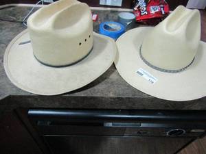 lot 118 image: Coopers 5X off white cowboy hat and genuine SHANTUNG Western hat 5x