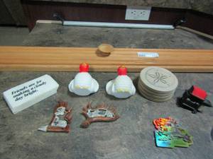 lot 113 image: Wall coatrack, 4 coasters, mini grill magnet, 2 Alaskan bear magnets