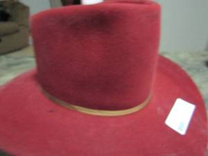 lot 119 image: Maroon western hat  Large American hat company
