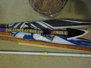 lot 120 image: Yard stick,2 large umbrellas and a wicker basket