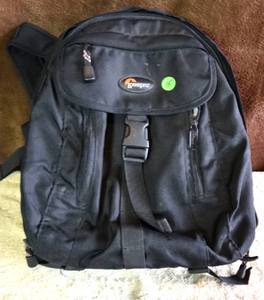 lot 15 image: Lowepro Micro Trekker 200 Camera Backpack