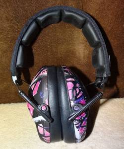 lot 21 image: CHAMPION NOISE CANCELLING HEADPHONES