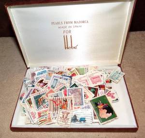 lot 31 image: LARGE ASSORTMENT OF VINTAGE POSTAL STAMPS
