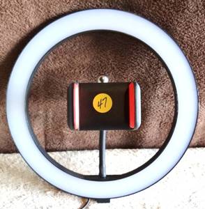 lot 47 image: ADJUSTABLE LED RING LIGHT WITH CELL PHONE HOLDER - USB PLUG IN - WORKS GREAT