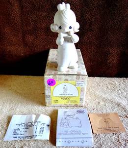 lot 64 image: Precious Moments 12386 Lord Give Me A Song Rejoice In The Lord Series Figurine