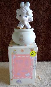 lot 65 image: PRECIOUS MOMENTS YOURE THE END OF MY RAINBOW 1994 C0014