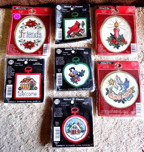 lot 82 image: ASSORTMENT OF HOLIDAY THEMED KNEEDLEPOINT KITS