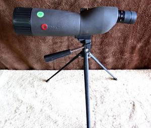lot 90 image: Simmons 846060 20-60x60mm Spotting Scope w Tripod
