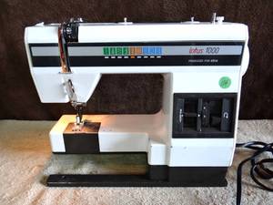 lot 114 image: ELNA LOTUS 1000 SEWING MACHINE W FOOT PEDAL - TESTED WORKS