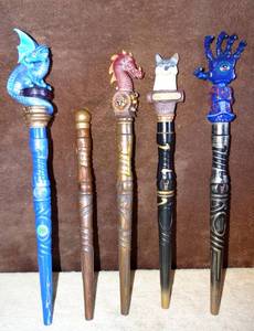 lot 181 image: GREAT WOLF LODGE NEW KINGDOM COLLECTIBLE LIGHT UP WANDS - CHECK COMPS (X5)