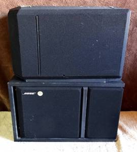 lot 195 image: TWO VINTAGE BOSE BOOKSHELF SPEAKERS - 1X 801 SERIES 4 & 1X 301 SERIES 3