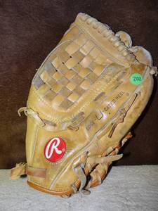 lot 202 image: Rawlings RSG1 Super Size 13.5 Baseball Softball Glove