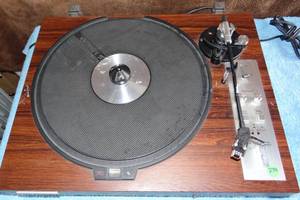 lot 274 image: BIG $$$ ITEM - RARE FIND Vintage Concept 2QD Direct Drive Quartz-Locked Turntable