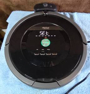 lot 295 image: iRobot Roomba WiFi Connected Robotic Vacuum Model 880  - APPEARS WORKING WHEN POWERED ON