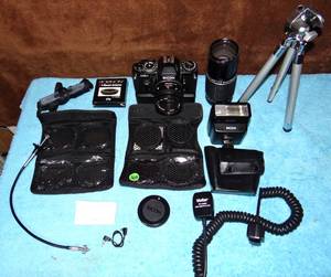 lot 309 image: Ricoh XR7 XR 7 35mm Film SLR with AMAZING CAMERA BUNDLE INCLUDING TRIPOD, EXTRA ZOOM LENS, FLASH, FILTERS & MORE