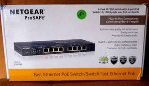 lot 8 image: NG FS108P (Netgear Switch, Network, 8 Port, 10100 4 POE ports)