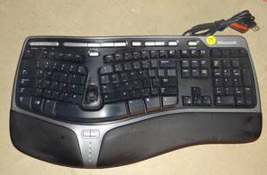 lot 75 image: Microsoft KU-0462 Natural Black Ergonomic Wave USB Keyboard 4000 v1.0 Model 1048