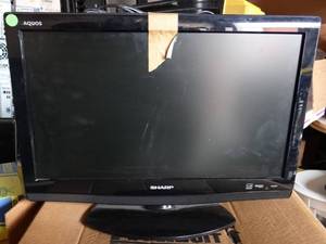 lot 293 image: SHARP COLOR TV - MODEL LC32SB28