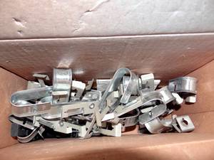 lot 294 image: CADDY CAT124Z34 38 CAT5 CABLE CLIP (PARTIAL BOX)