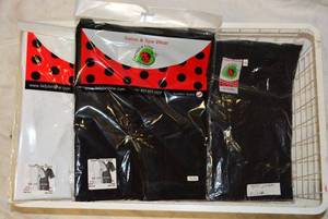 lot 120 image: Salon & Spa Wear Zipper Jacket, 14 Total