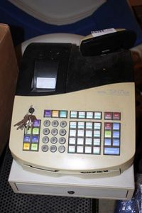 lot 420 image: Cash Register Royal 587cx with Keys