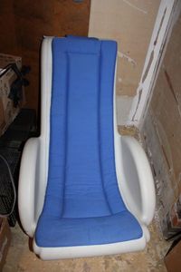 lot 419 image: Plastic Adult Video Chair