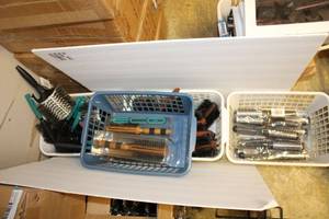 lot 502 image: Variety of Round Brushes
