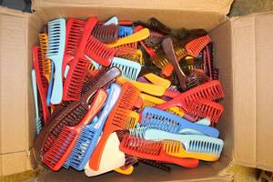lot 328 image: Large Box of Combs