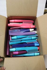 lot 327 image: Volume Plus Spray Combs