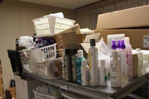 lot 772 image: Contents of Top Shelf Products, Bottles, Lids and Funnels, see Pictures
