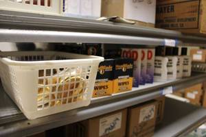 lot 780 image: Contents of Shelf Hoods darkens gray hair gradually, Anti-Itch Scalp Treatment, Head Wipes and Bracelets