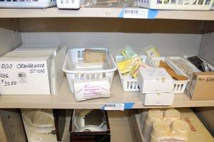 lot 942 image: Nail Tips, Pumise Pads, Nail & Brush Wipes, Orangewood Sticks, see pictures