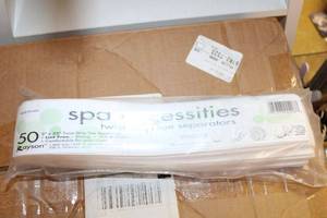lot 966 image: Spa Nessessities Twist Strip Toe Separators, Large Box