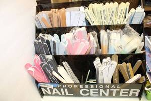 lot 968 image: Nail Center Display Stand with Emory Board Assortment