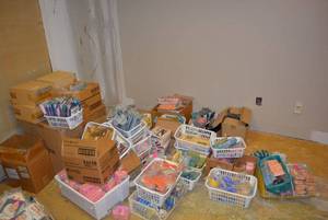 lot 1015 image: LARGE LOT OF PERM ROLLERS, HEAD WRAPS PLEASE PREVIEW