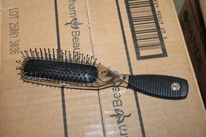 lot 322 image: Box of Anti-Static Phillips Brushes
