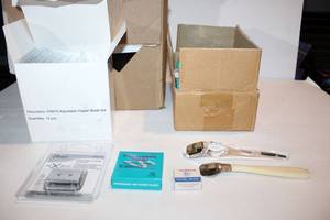 lot 715 image: Oster Accessory Blade Sets #76913 (3 Dozen), Merkur Blades and Scalpmaster Blades