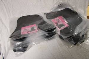 lot 561 image: Debra Lynn Hair Cutting Collars, 20 Total