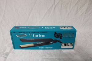lot 1047 image: Hot Tools Helix 1 Flat Iron, 1 Total