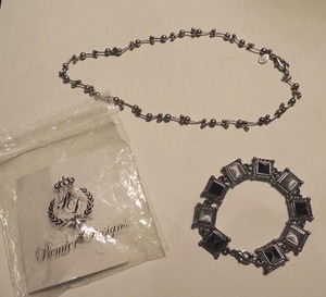 lot 2 image: Jewelry