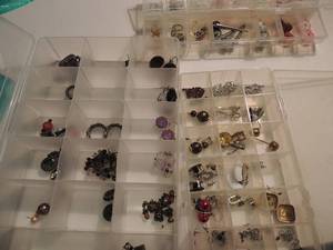 lot 24 image: Jewelry