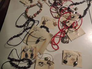 lot 56 image: Jewelry