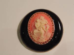 lot 72 image: Jewelry