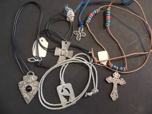 lot 41 image: Jewelry