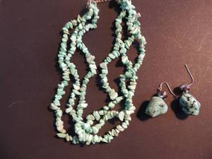lot 55 image: Jewelry